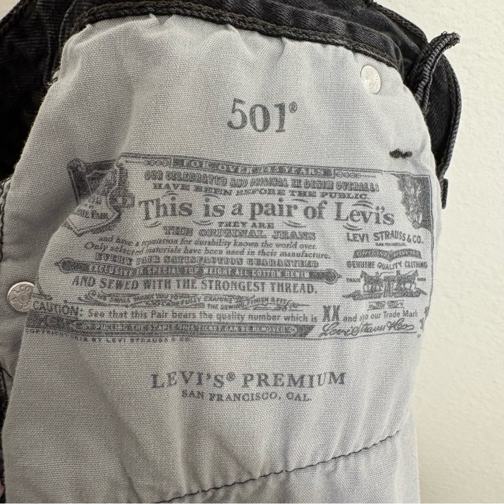 Levi's Premium 501 Women's Distressed Black Denim Cut-Off Shorts Button Fly - Picture 8 of 13